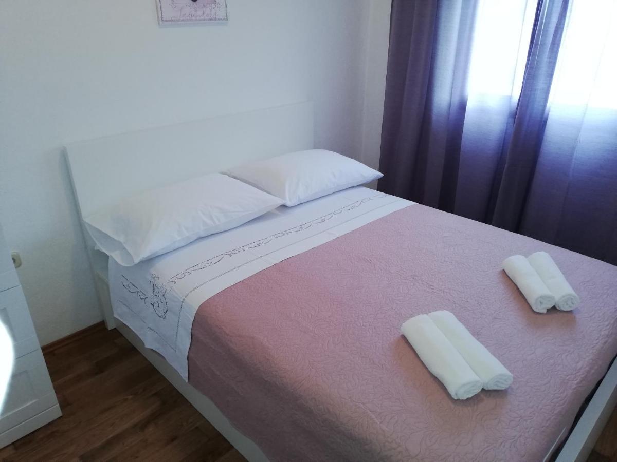 Apartment Pecarevic - A Holiday With A Stunning View Vis Exteriör bild