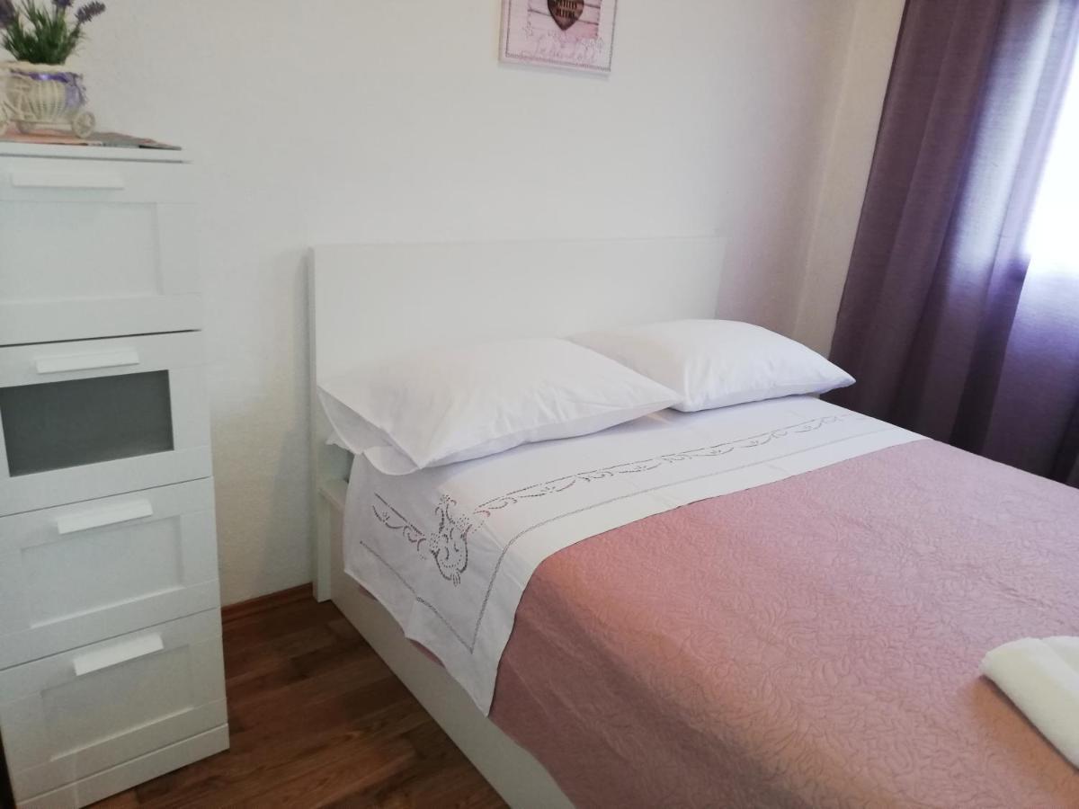 Apartment Pecarevic - A Holiday With A Stunning View Vis Exteriör bild