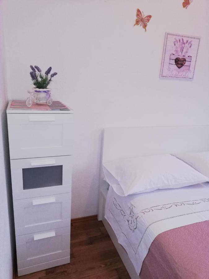 Apartment Pecarevic - A Holiday With A Stunning View Vis Exteriör bild
