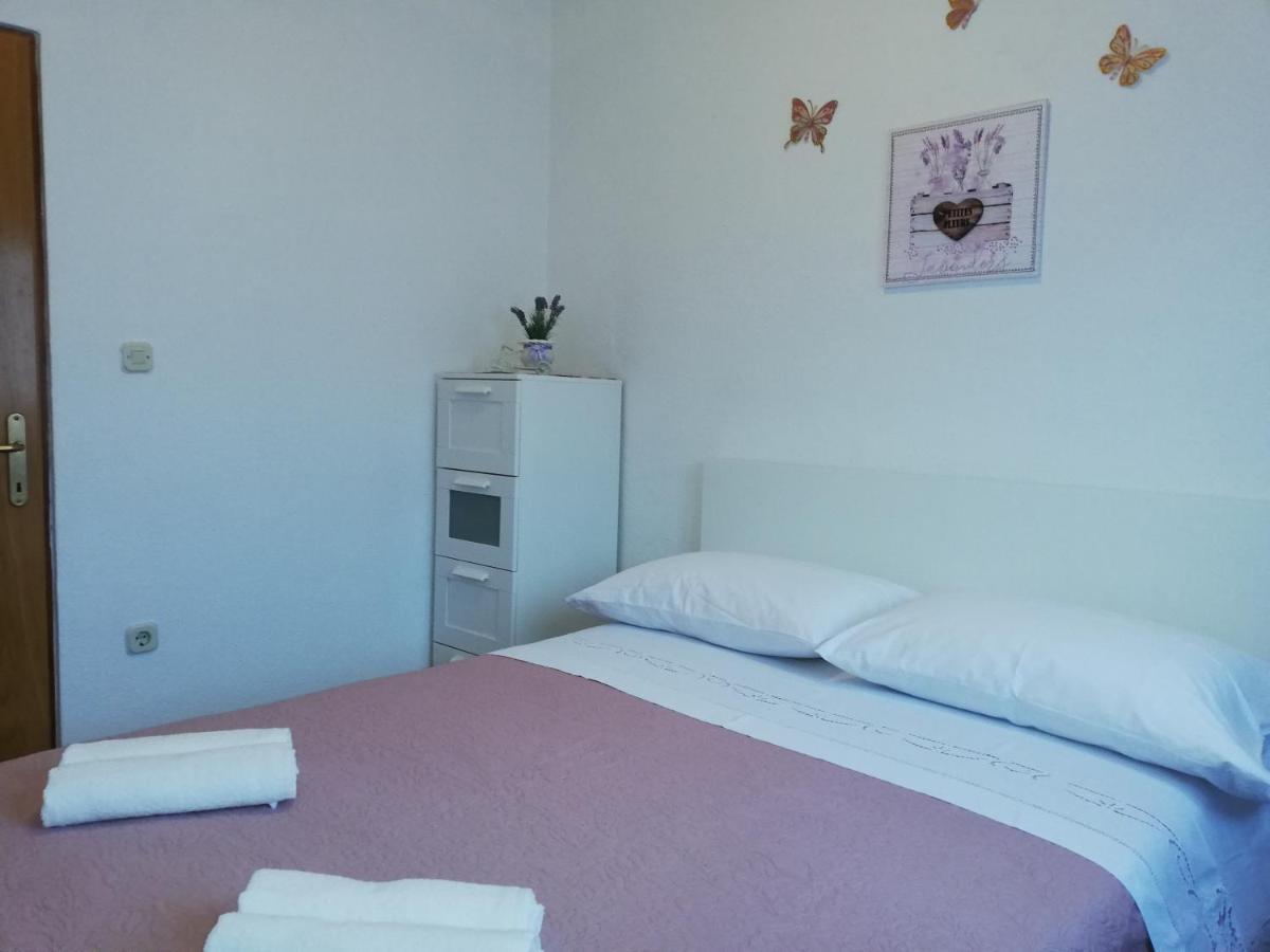 Apartment Pecarevic - A Holiday With A Stunning View Vis Exteriör bild