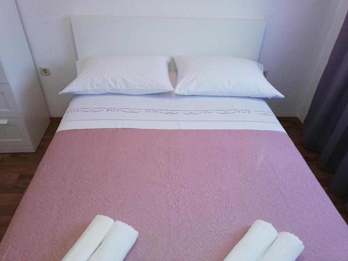 Apartment Pecarevic - A Holiday With A Stunning View Vis Exteriör bild