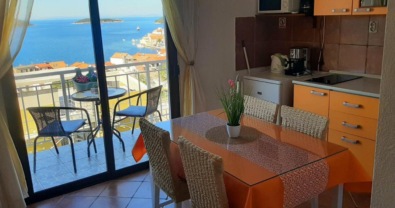 Apartment Pecarevic - A Holiday With A Stunning View Vis Exteriör bild