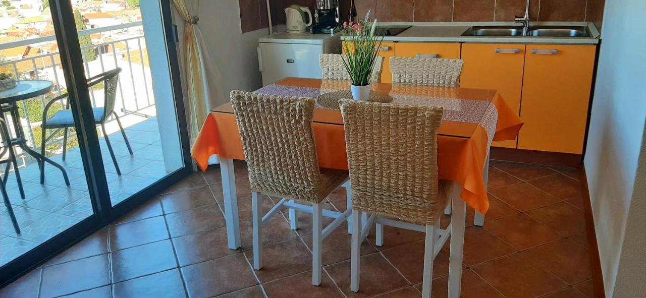 Apartment Pecarevic - A Holiday With A Stunning View Vis Exteriör bild