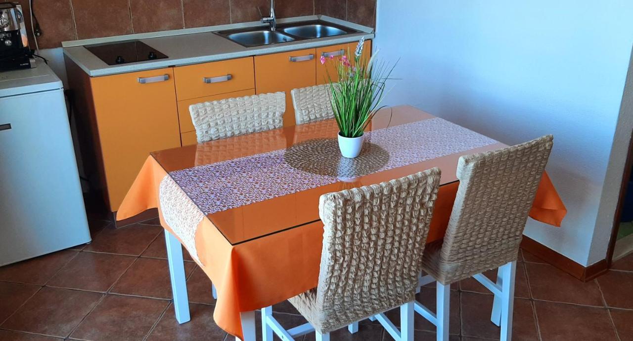 Apartment Pecarevic - A Holiday With A Stunning View Vis Exteriör bild