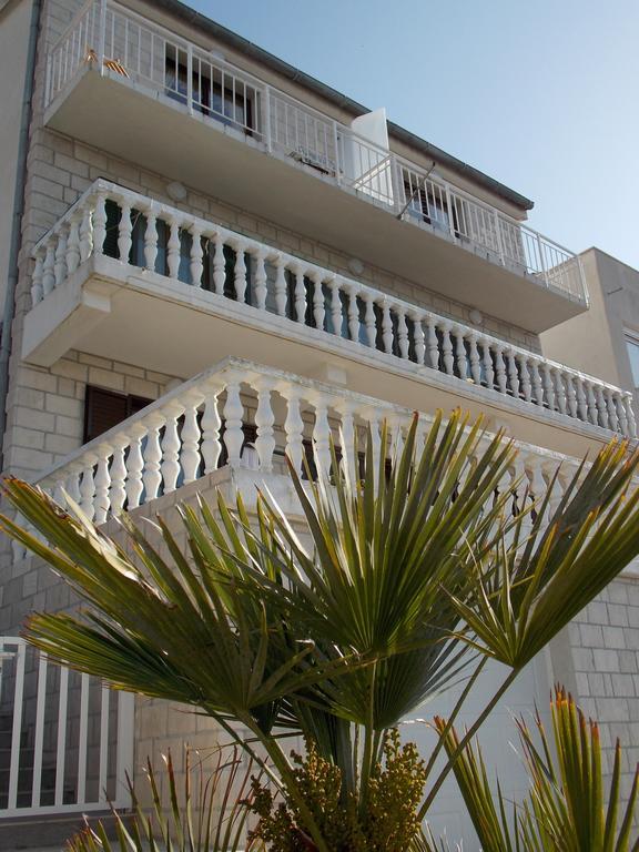 Apartment Pecarevic - A Holiday With A Stunning View Vis Exteriör bild