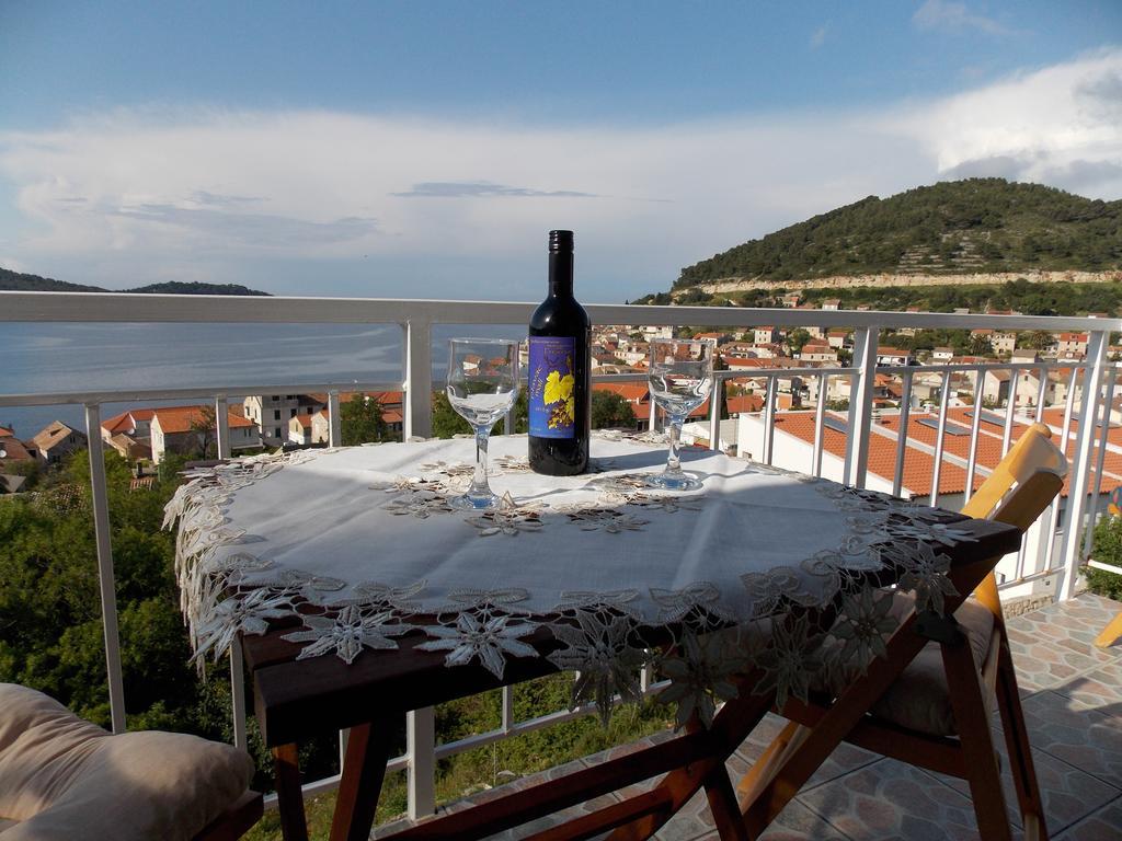 Apartment Pecarevic - A Holiday With A Stunning View Vis Rum bild