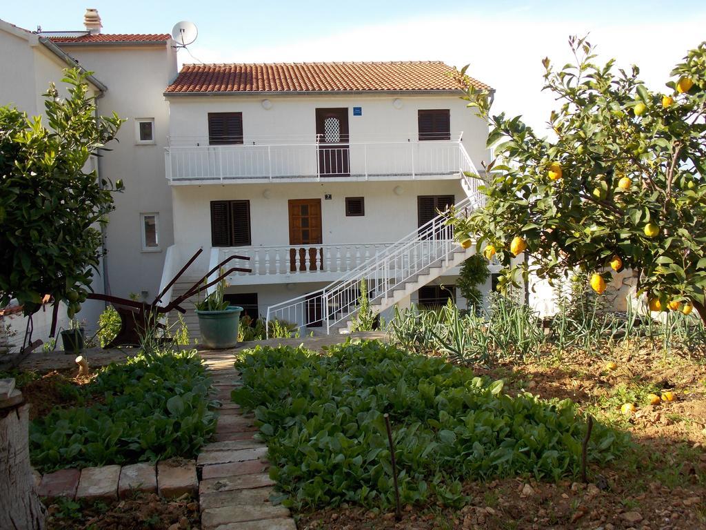 Apartment Pecarevic - A Holiday With A Stunning View Vis Exteriör bild