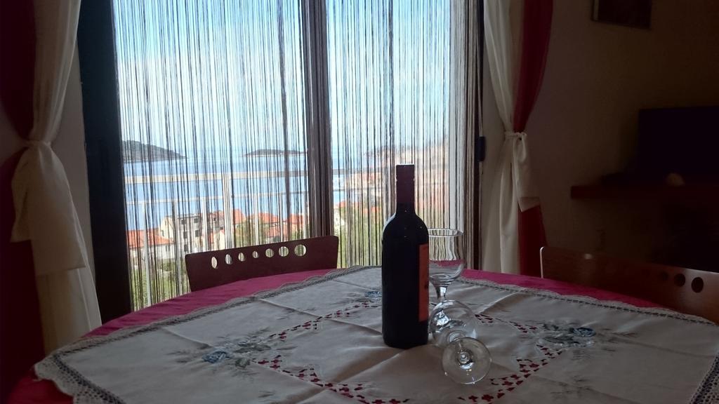 Apartment Pecarevic - A Holiday With A Stunning View Vis Exteriör bild