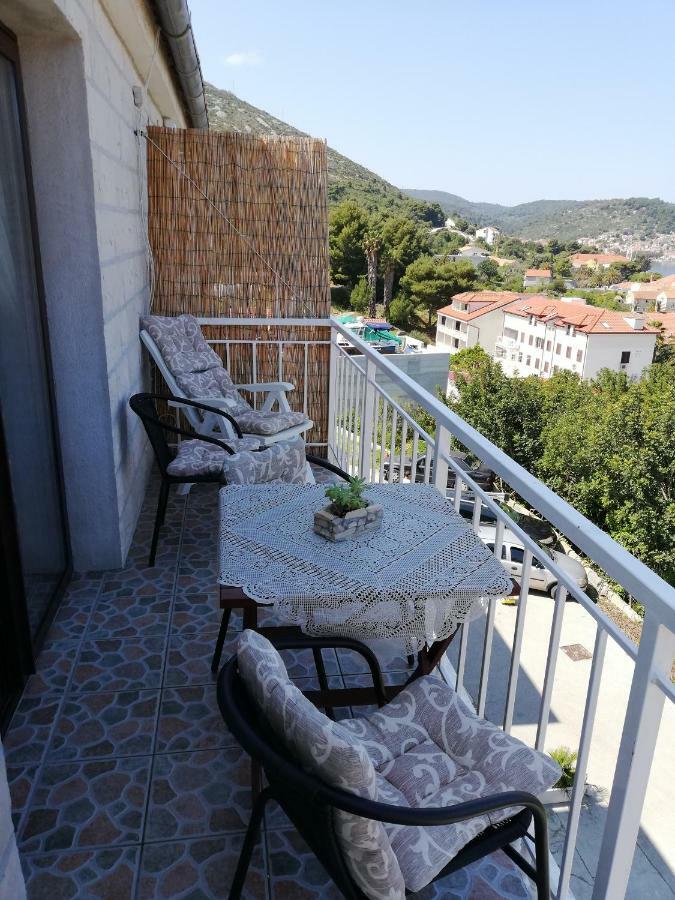 Apartment Pecarevic - A Holiday With A Stunning View Vis Exteriör bild