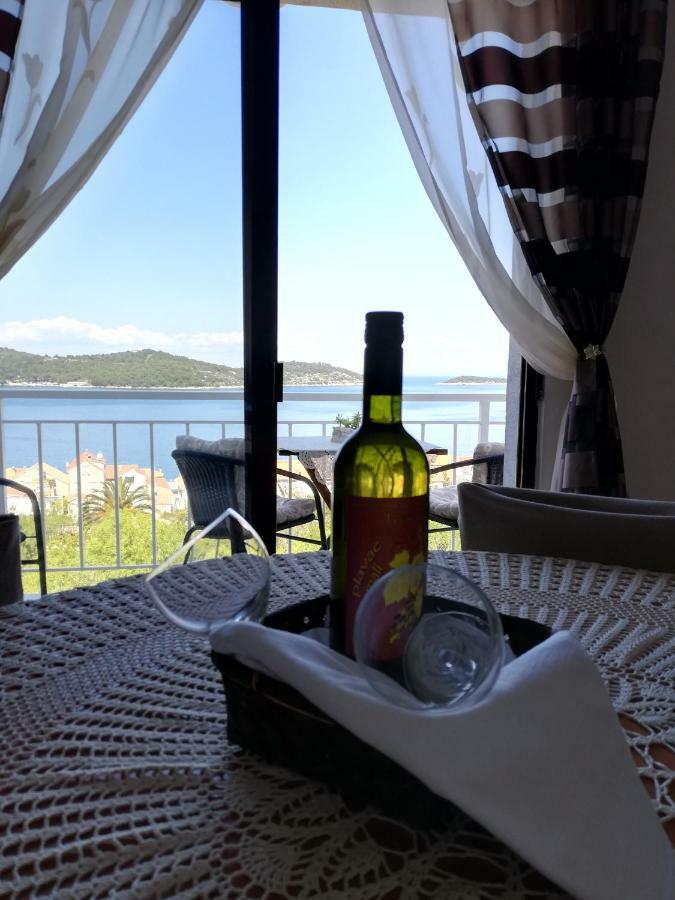 Apartment Pecarevic - A Holiday With A Stunning View Vis Exteriör bild